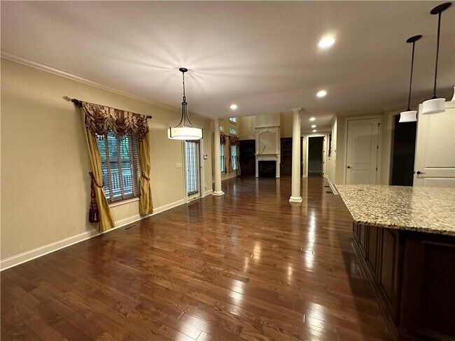 Building Photo - 510 Lake Medlock Dr