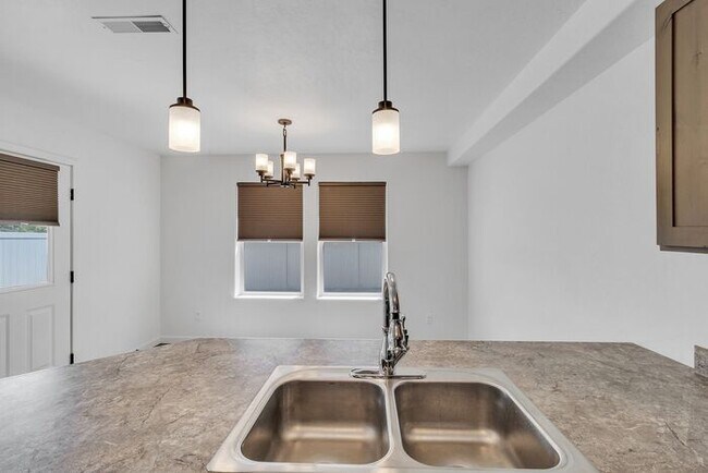 Building Photo - Modern 3 Bedroom 3 Bath Townhome in New Construction Neighborhood