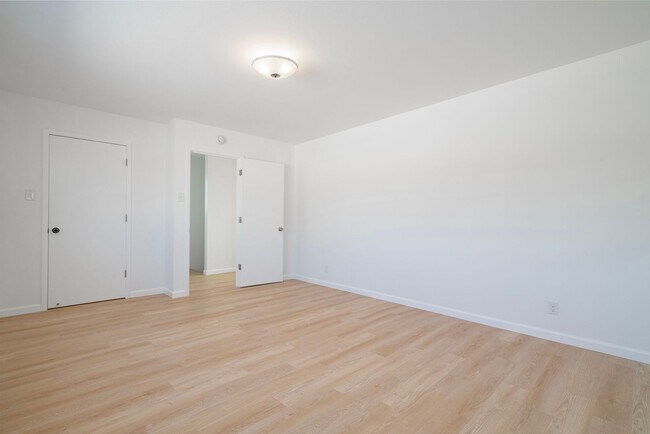 Building Photo - Spacious Two Story Albany Home Two Blocks ...