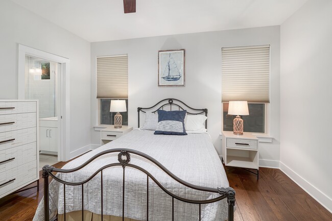 Building Photo - 1205 Elm St