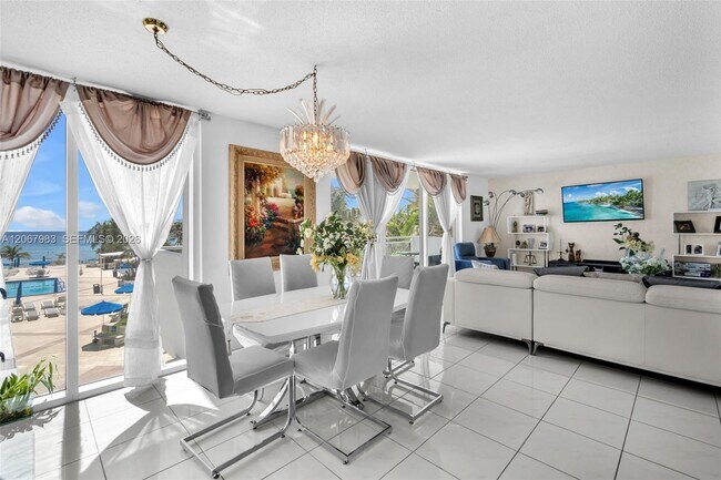 Building Photo - 2030 S Ocean Dr