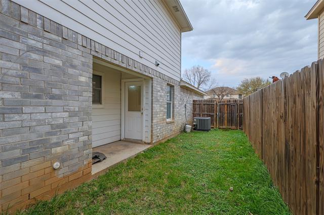 Building Photo - 1208 Village Garden Dr