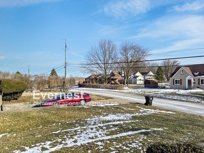 Building Photo - 3216 Elderwood Dr