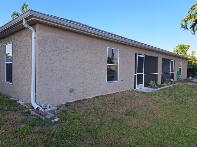 Building Photo - 724 SW 35th St