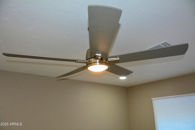 Building Photo - 14801 N Agua Fria Dr