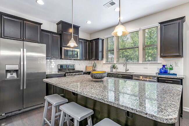 Building Photo - 9449 Glenburn Ln