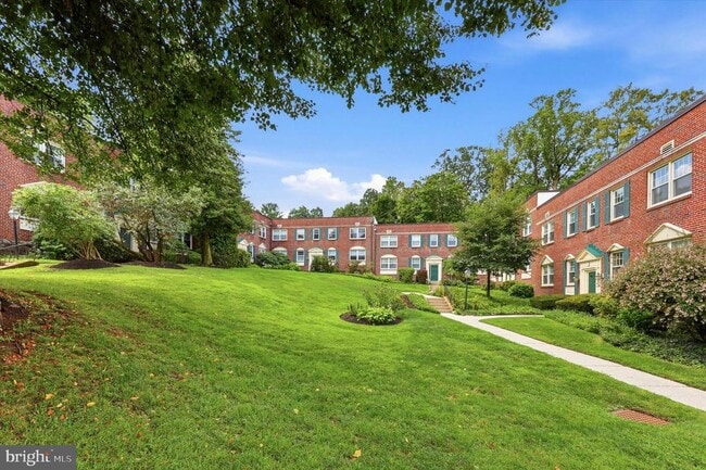Building Photo - 500 E Lancaster Ave