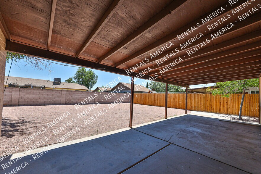 Building Photo - 1425 W Sequoia Dr