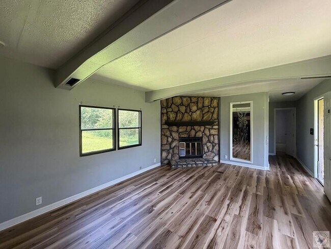 Building Photo - 107 George Thomas Rd