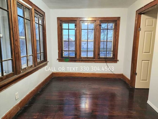 Building Photo - 1628 E Market St