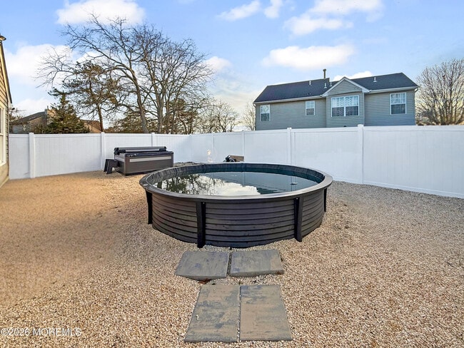 Building Photo - 170 Cherry Quay Rd