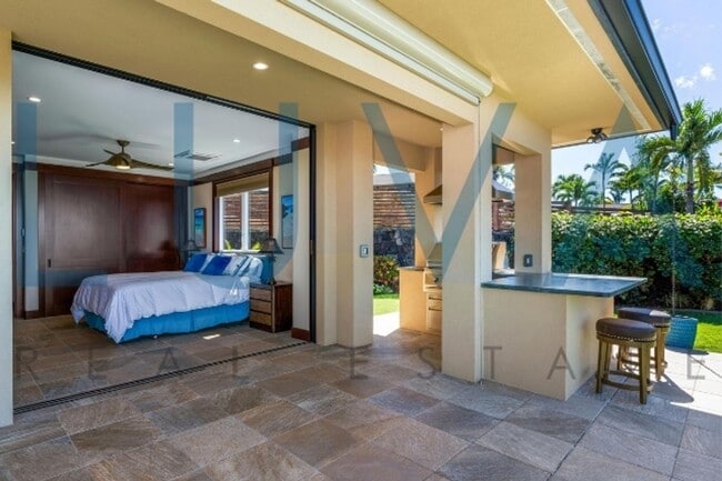 Building Photo - 4 bedroom 3.5 bathroom home with pool