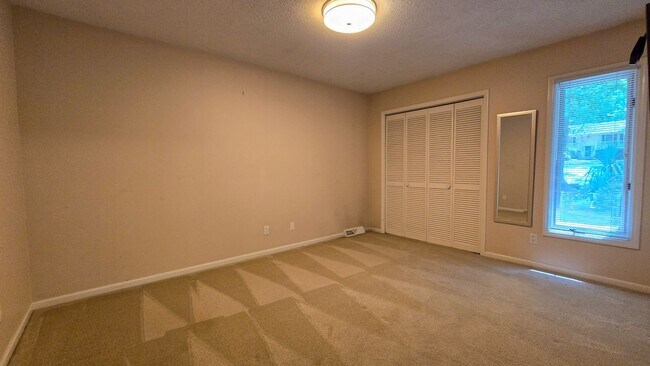 Building Photo - 632 Browning Pl