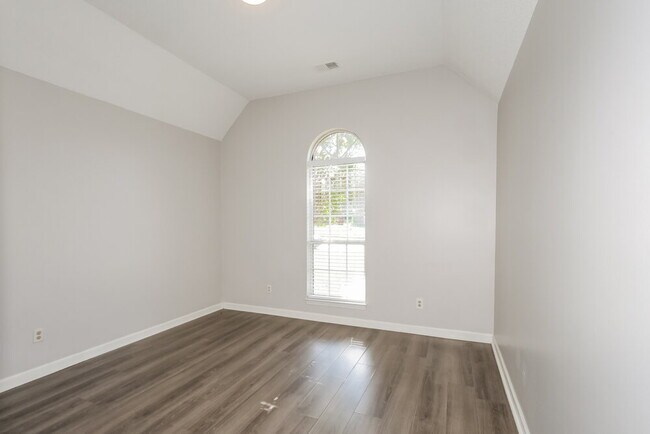 Building Photo - 2068 Heather Ridge