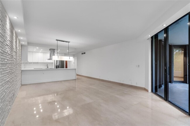 Building Photo - 141 Crandon Blvd