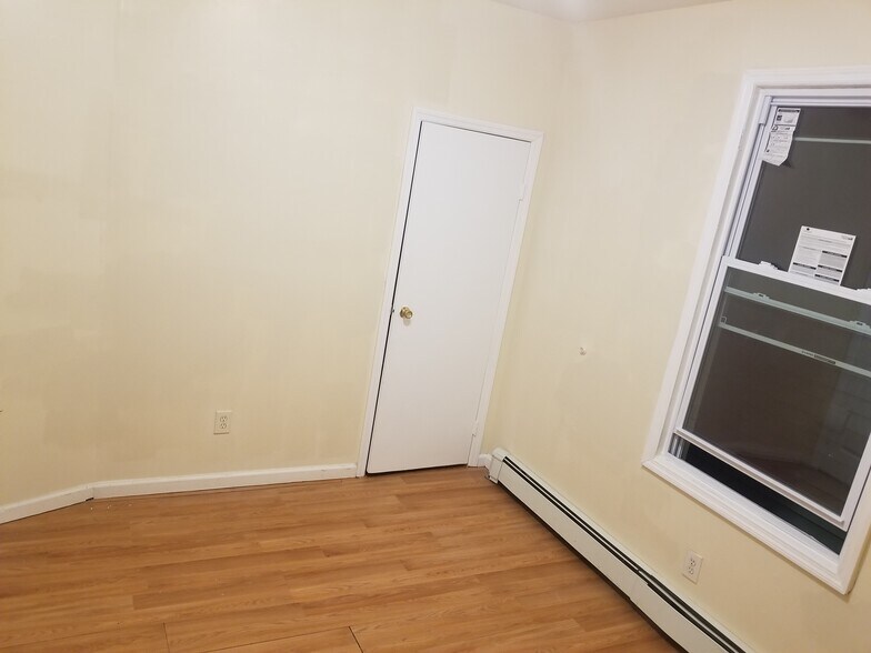 Building Photo - 496 21st St