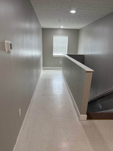 Building Photo - 165 Main St