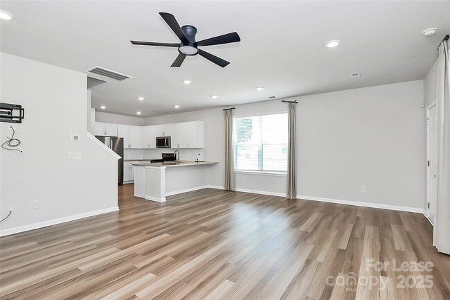 Building Photo - 720 Herlong Ave