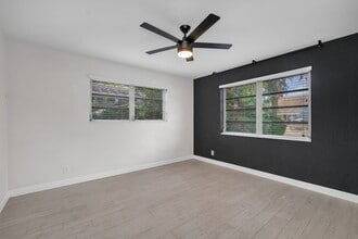 Building Photo - Beautiful home in quiet neighborhood
