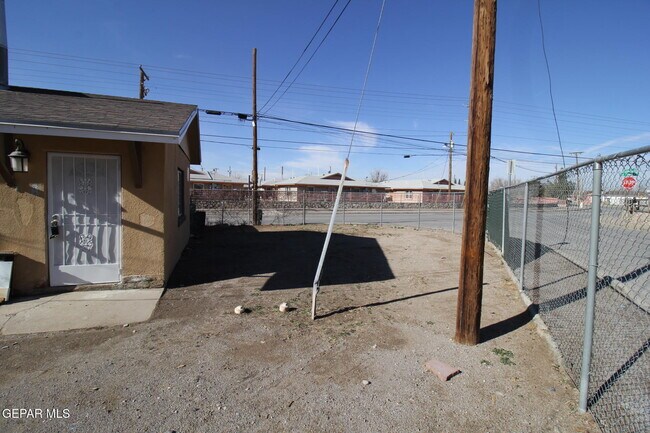 Building Photo - 8903 Old County Dr