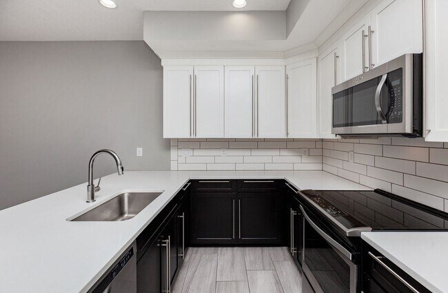 Building Photo - GREAT LOCATION!! 3 Bedroom, 2.5 Bathroom Townhome in Waukee!