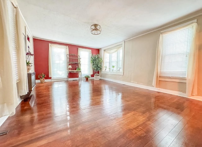 Building Photo - 2 Bedroom Single Family Home - 3 MONTH LEA...
