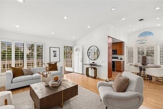 Building Photo - 127 Huntington