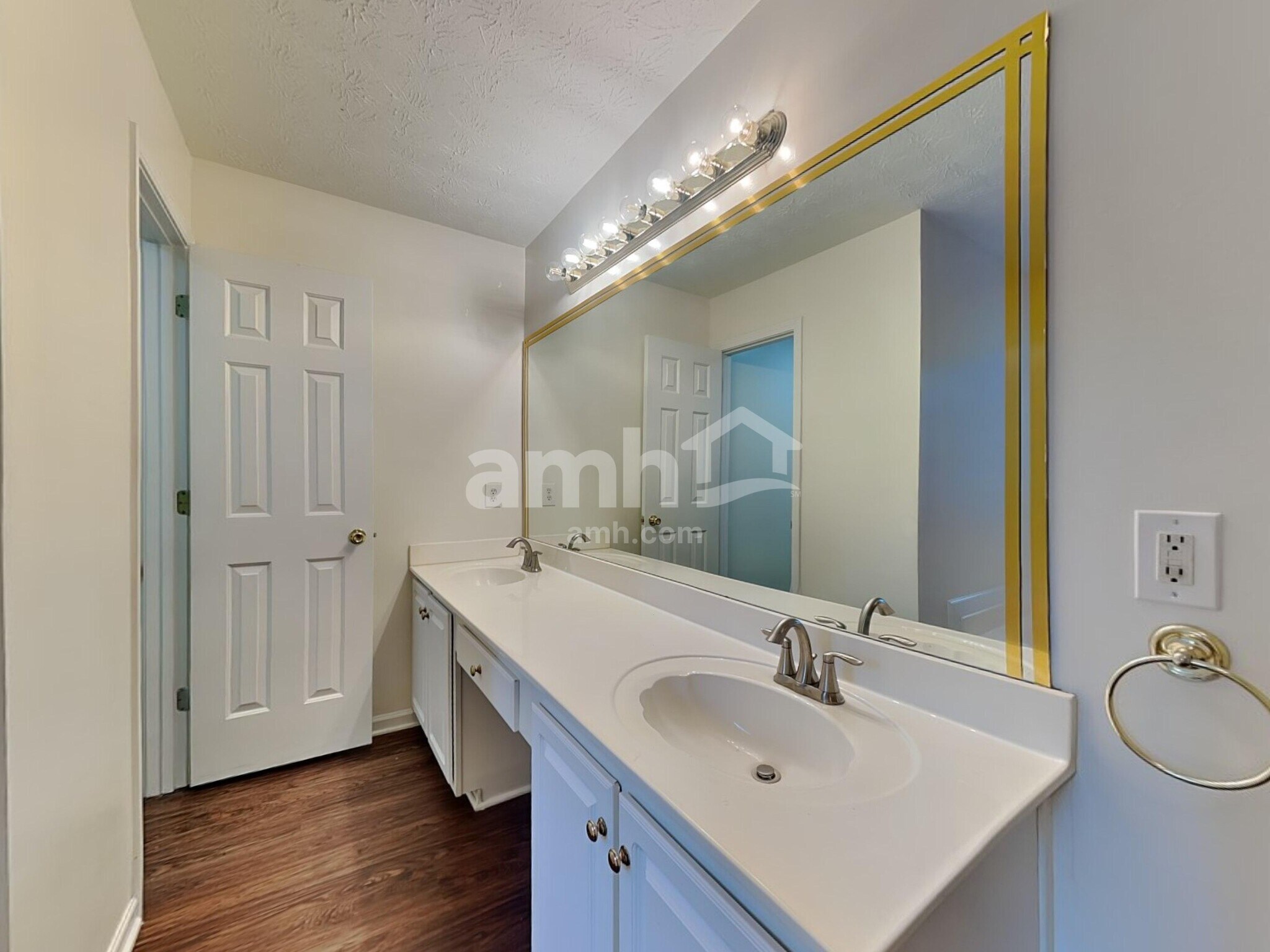 Building Photo - 1831 Green Oak Cir
