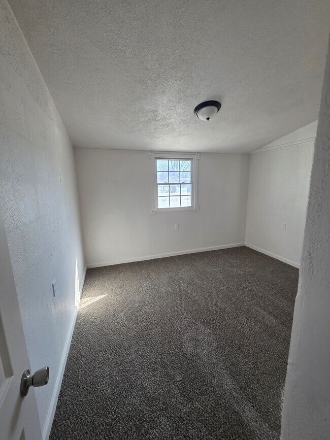 Building Photo - LIMITED TIME**1/2 OFF DEPOSIT**