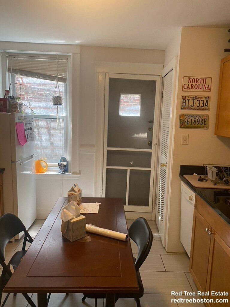 Apt 3 - 232 Hanover St