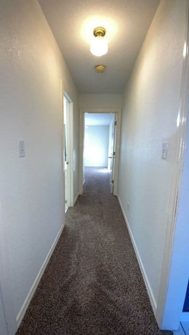 Building Photo - Well-maintained 3-bedroom, 2-bath home in ...
