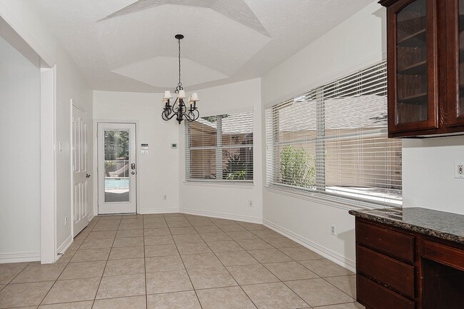 Building Photo - 27 Bluff Creek Pl