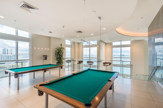 Amenities - 1900 N Bayshore Dr