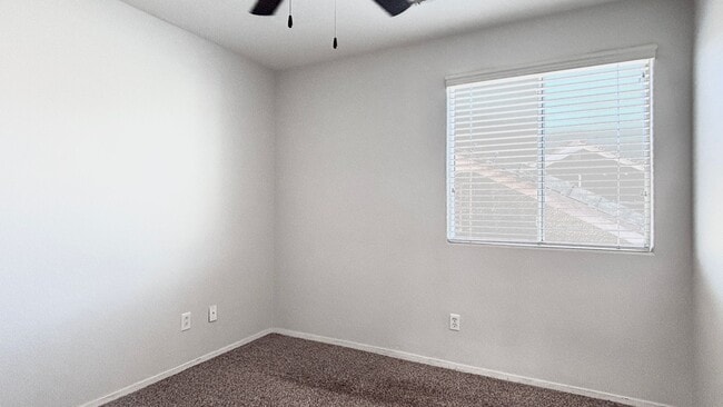 Building Photo - 2-story home with a Beautiful Sparkling Pool! Great floor plan!