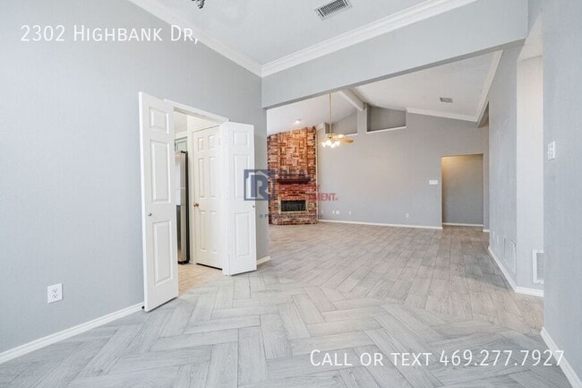 Building Photo - 2302 Highbank Dr