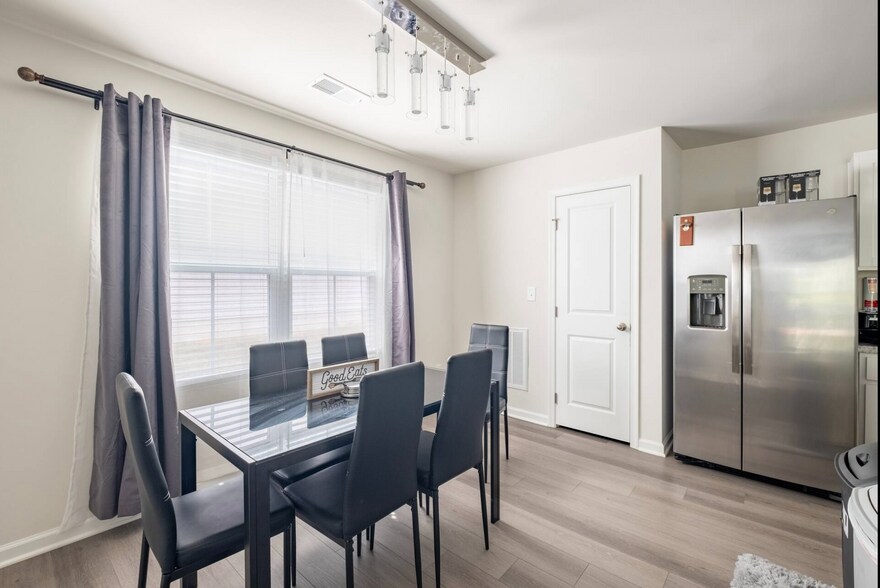 Building Photo - Room in House on Skipjack Ln