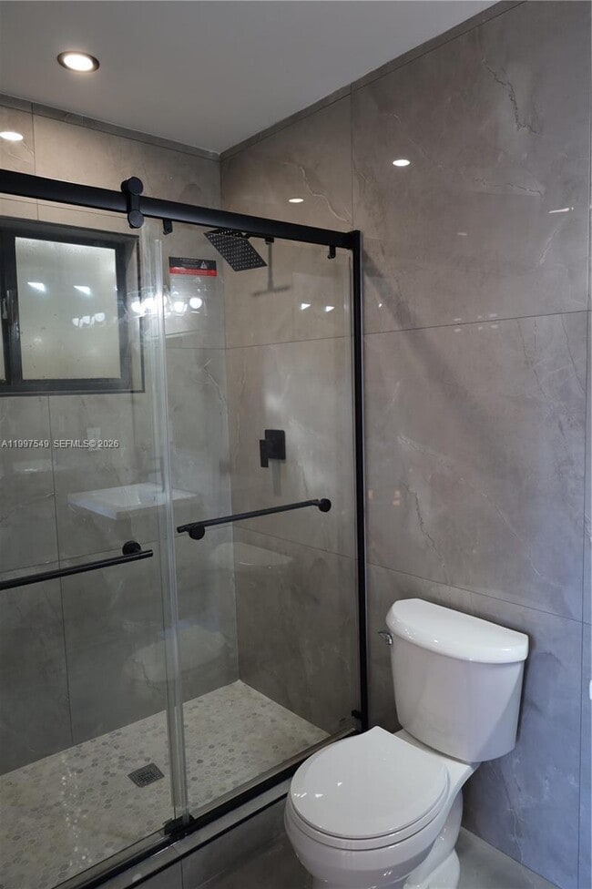 Building Photo - 2385 NE 171 St