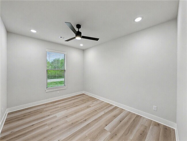 Building Photo - 18 Hillswick Dr