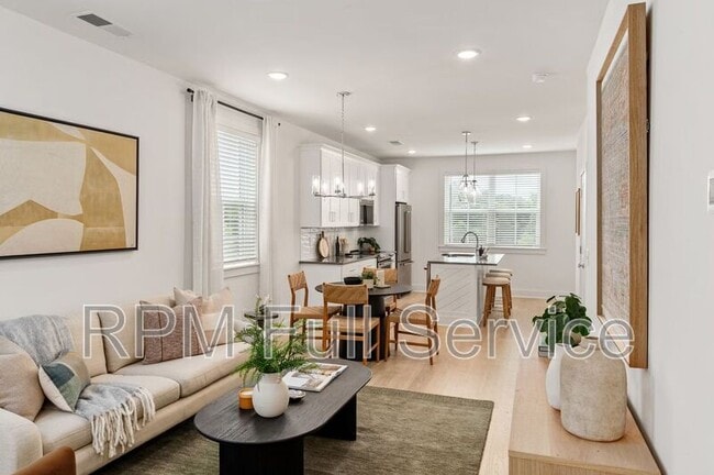 Building Photo - 706 N Dupont Ave