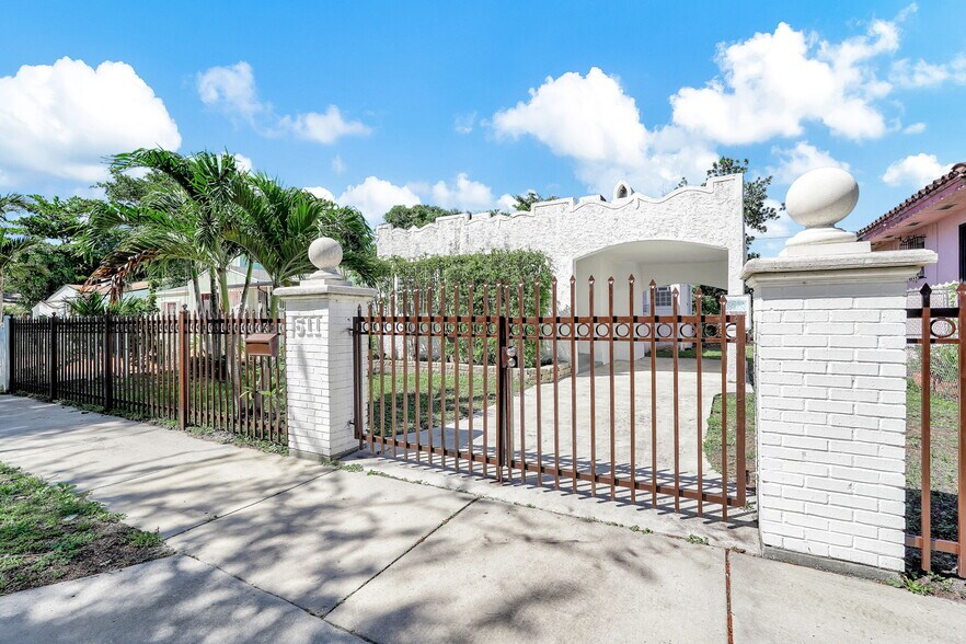 Building Photo - 511 NW 44th St