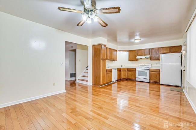 Building Photo - 536 Elsie Ave