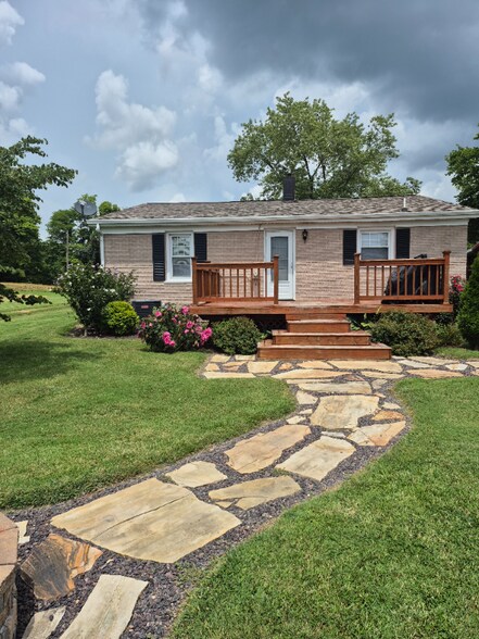 Building Photo - 7844 Schmuck Rd