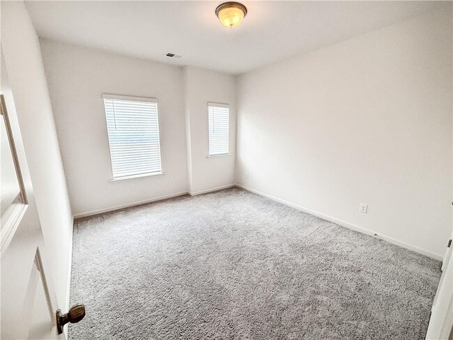 Building Photo - 5784 Silver Lk Dr