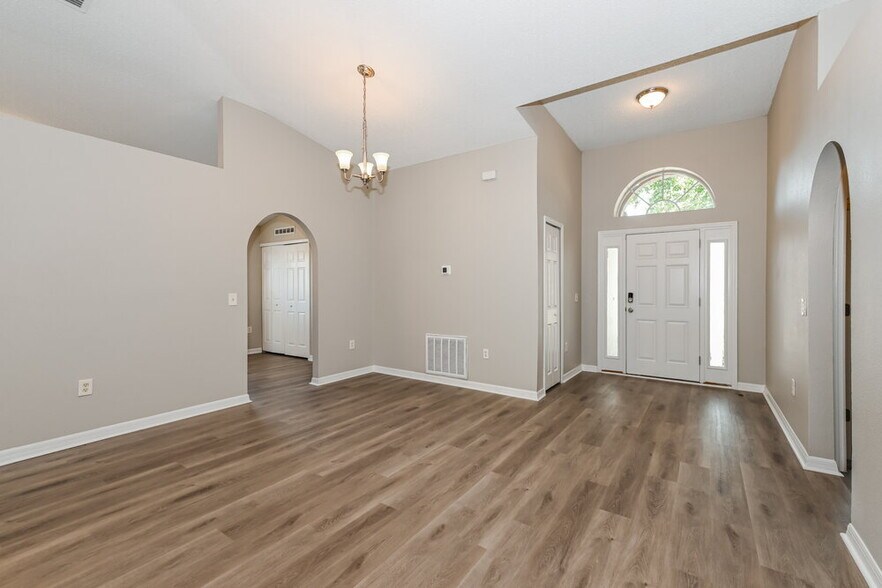 Building Photo - 9341 Thunderbolt Dr