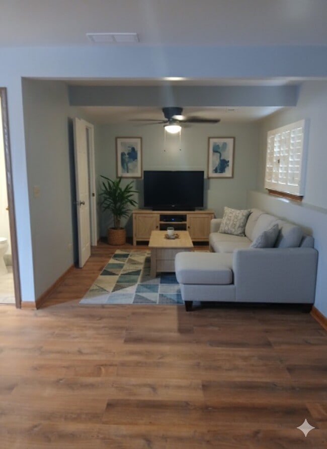 Building Photo - 2076 Longwood Ct