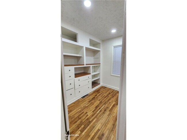 Building Photo - 402 4th St S