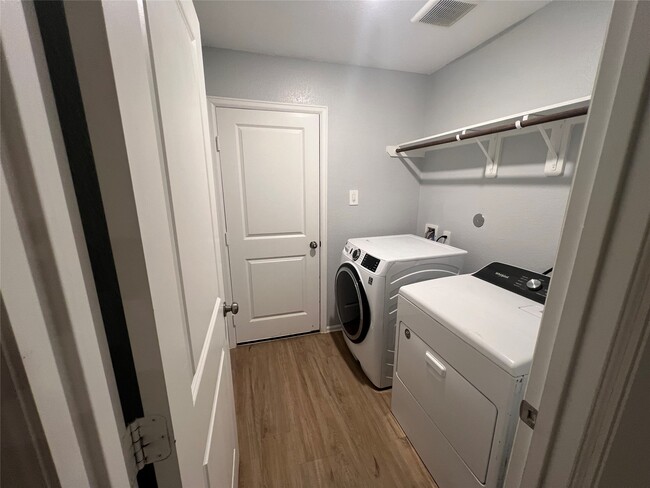 Building Photo - 3783 Solanum Dr