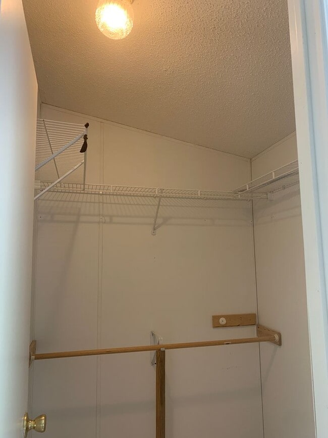 Building Photo - 3 Bedroom 2 Bath Home in Belvidere $1350/mo