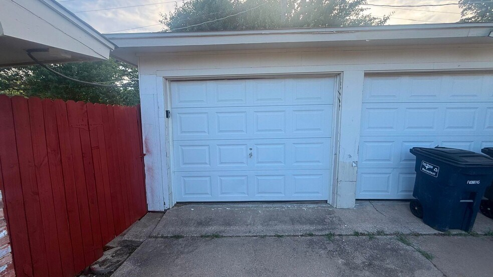 Building Photo - 2520 Normont Cir