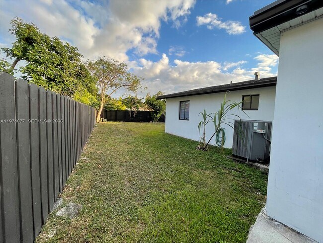 Building Photo - 1791 SW 3rd St